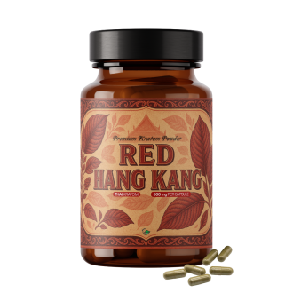 Flacone in vetro ambrato di polvere di Kratom Premium con etichetta Red Hang Kang Thai Kratom 600 mg per capsula, con etichetta raffigurante una foglia botanica rossa e diverse capsule di Kratom rosso disposte davanti al flacone su uno sfondo bianco.